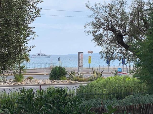Appartement Face A La Mer Et Au Port Saint Laurent Du Var Avec Jardin Privatif 외부 사진
