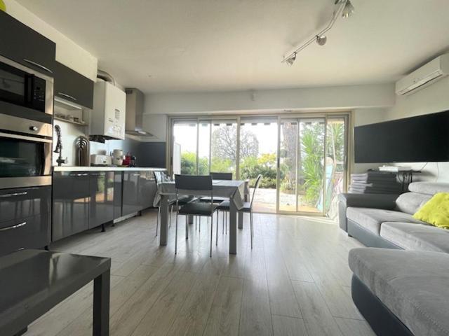 Appartement Face A La Mer Et Au Port Saint Laurent Du Var Avec Jardin Privatif 외부 사진